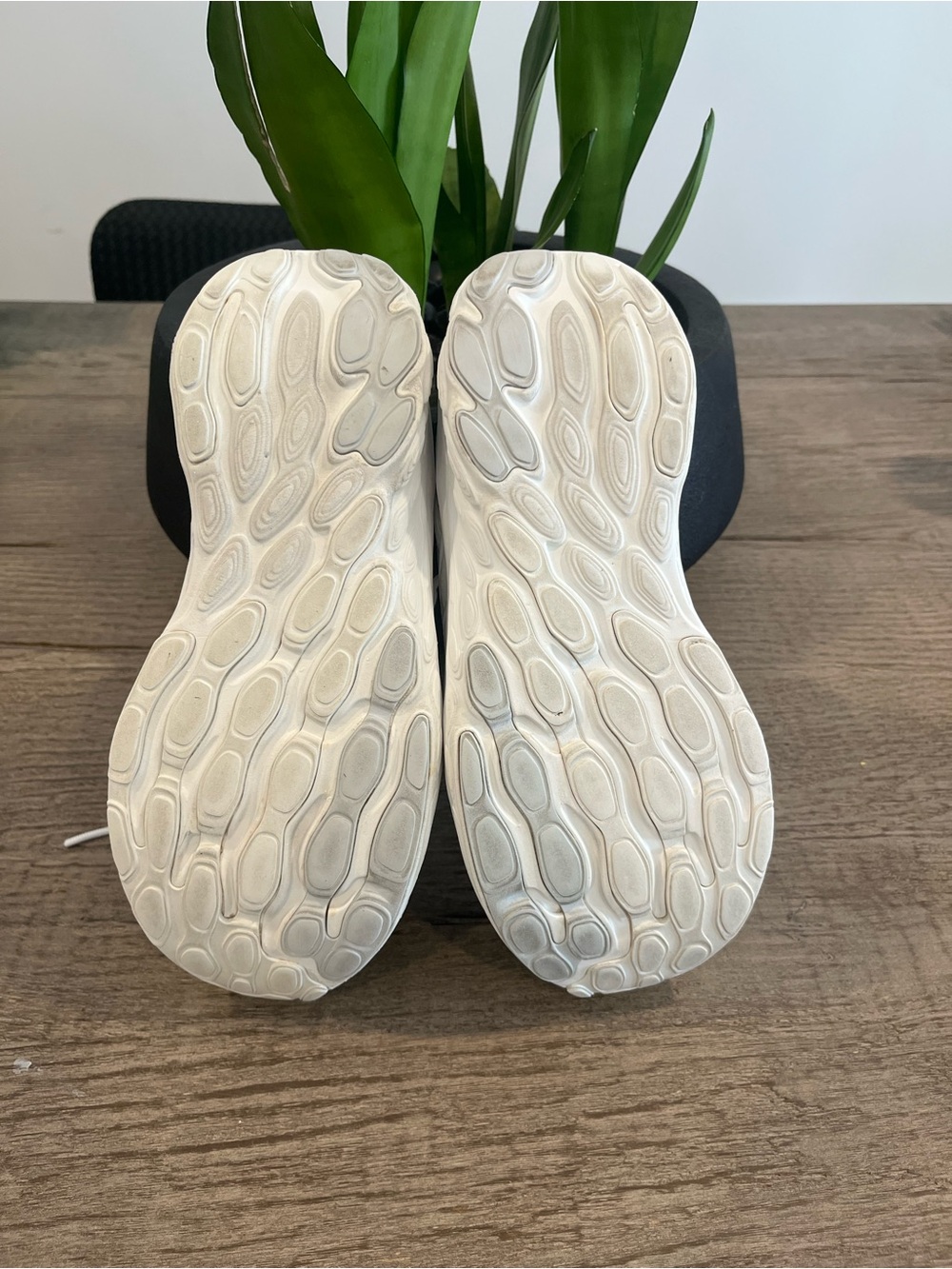 🖤 New Balance 7.5 All-White Lightweight Fresh Foam X 1080 v13 Running Sneakers - Picture 2 of 8